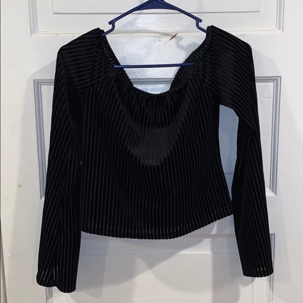 Black stripped crop shirt